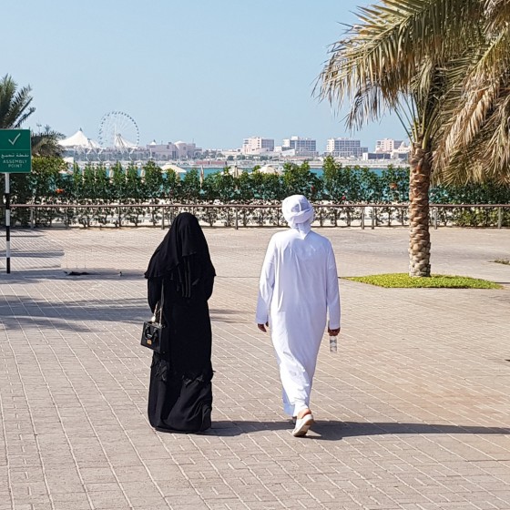 how to dress in abu dhabi locals