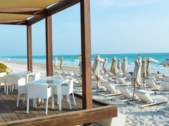 abu dhabi saadiyat beach club bar