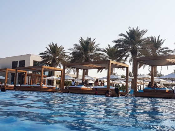 abu dhabi saadiyat beach club pool