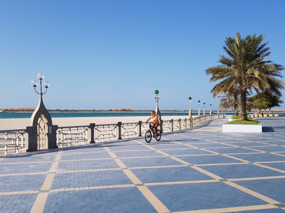 abu dhabi corniche promenade