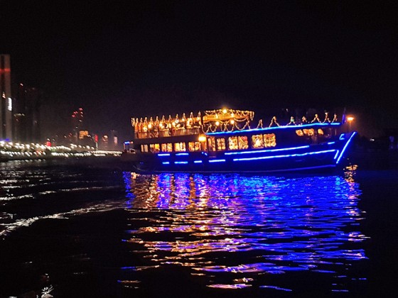 abu dhabi holidays dhow dinner cruise l