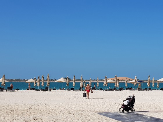 abu dhabi straende al sahil gate 5 cfamilienstrand