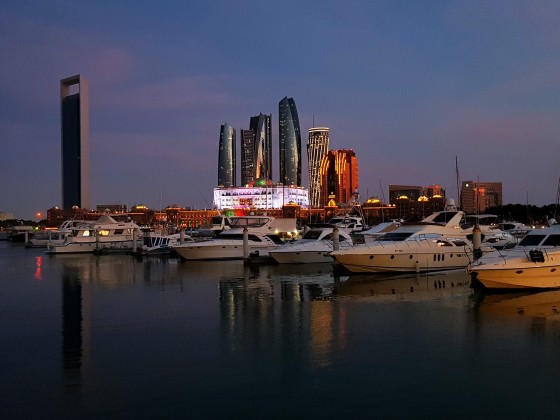 abu dhabi emirates palace marina night