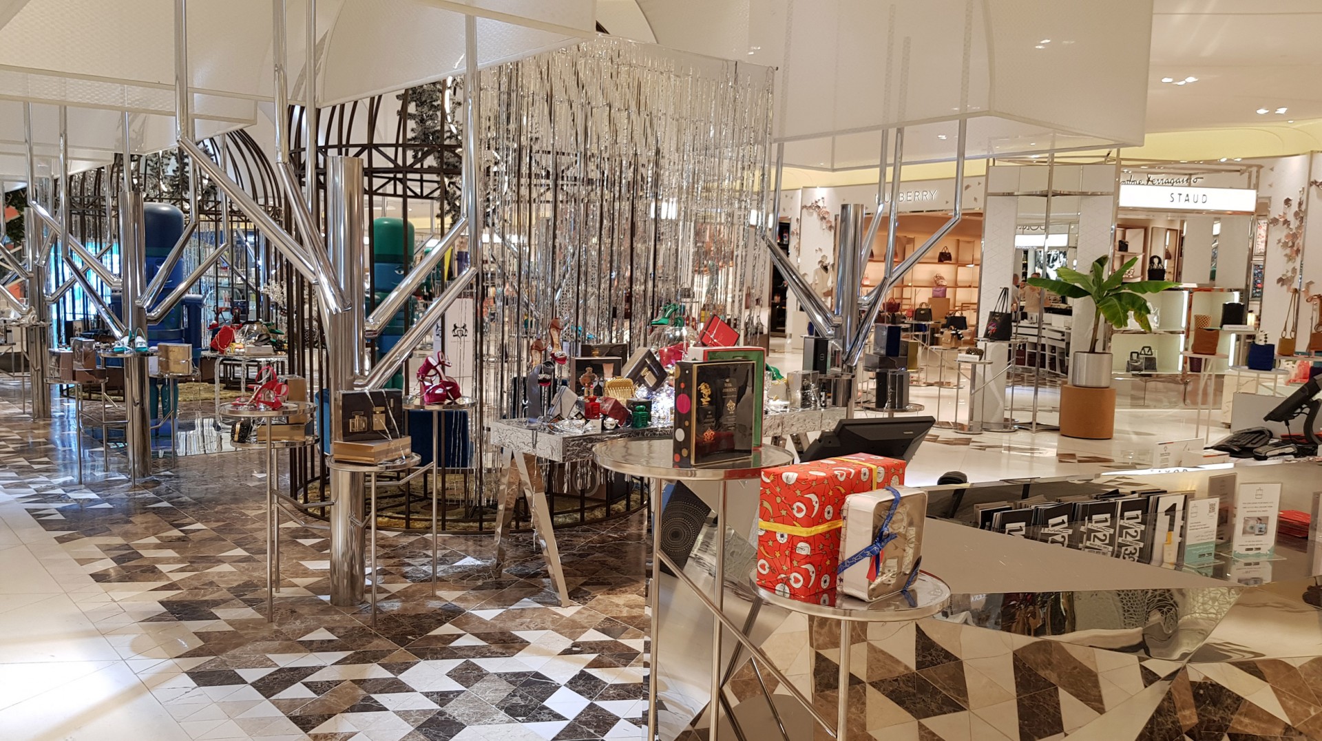 Picture Gallery Yas Mall