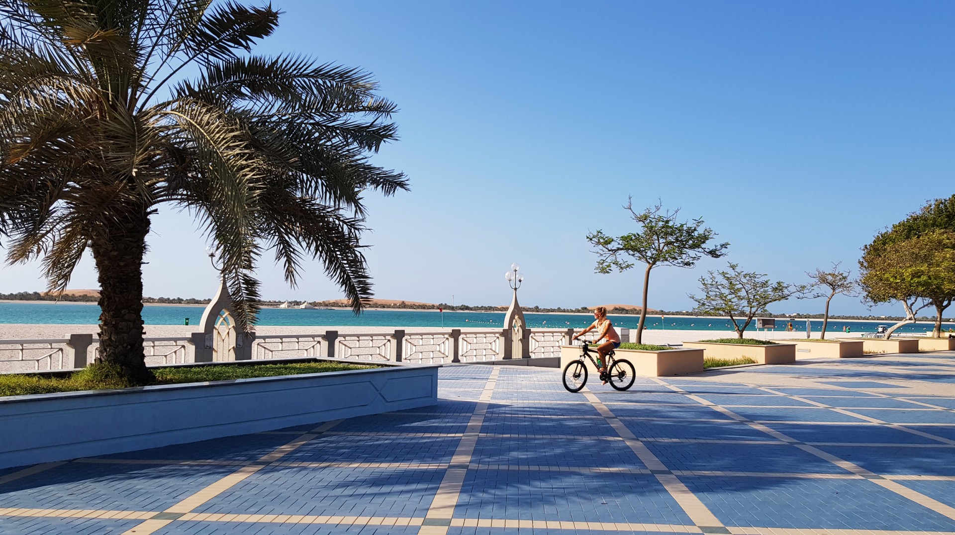 Picture Gallery Corniche Public Beach