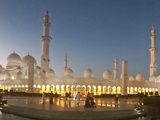 abu dhabi sheikh zayed mosque at night 1