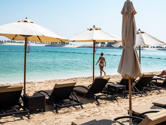 abu dhabi hotel bab al qasr beach