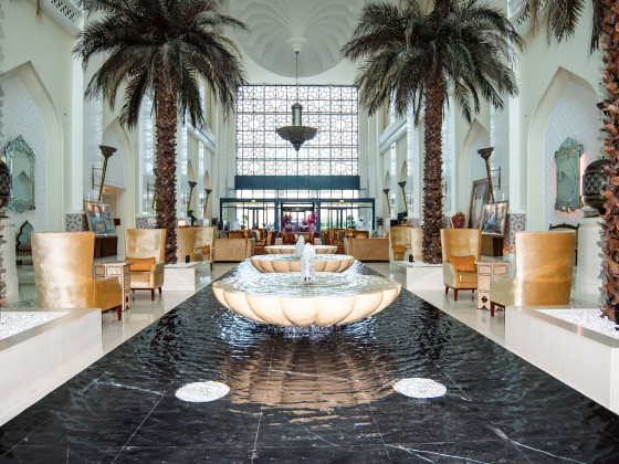 abu dhabi hotel bab al qasr lobby