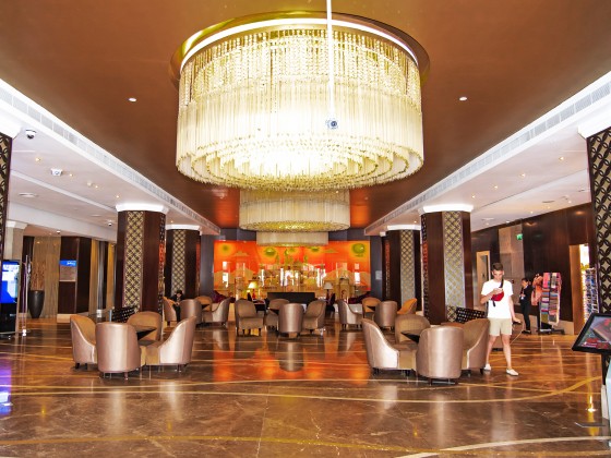 abu dhabi hotel radisson blu lobby