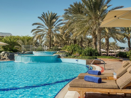 abu dhabi sheraton hotel and resort pool