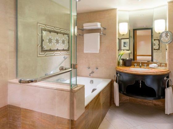 abu dhabi sheraton hotel and resort rooms bathroom a