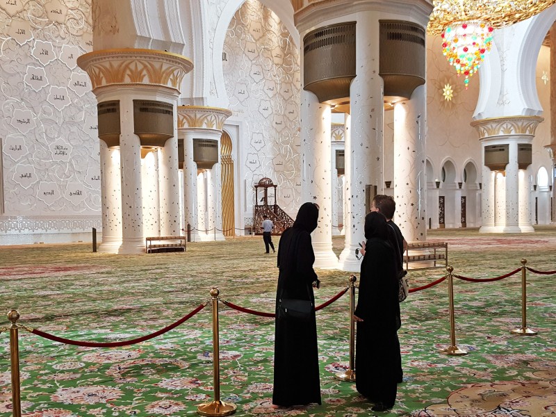 Scheich Zayed Moschee in Abu Dhabi - Die große weiße Moschee in VAE