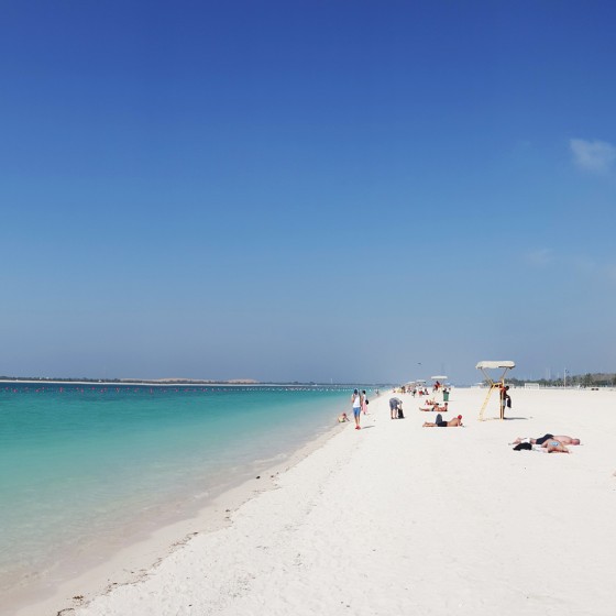 when to visit abu dhabi beach